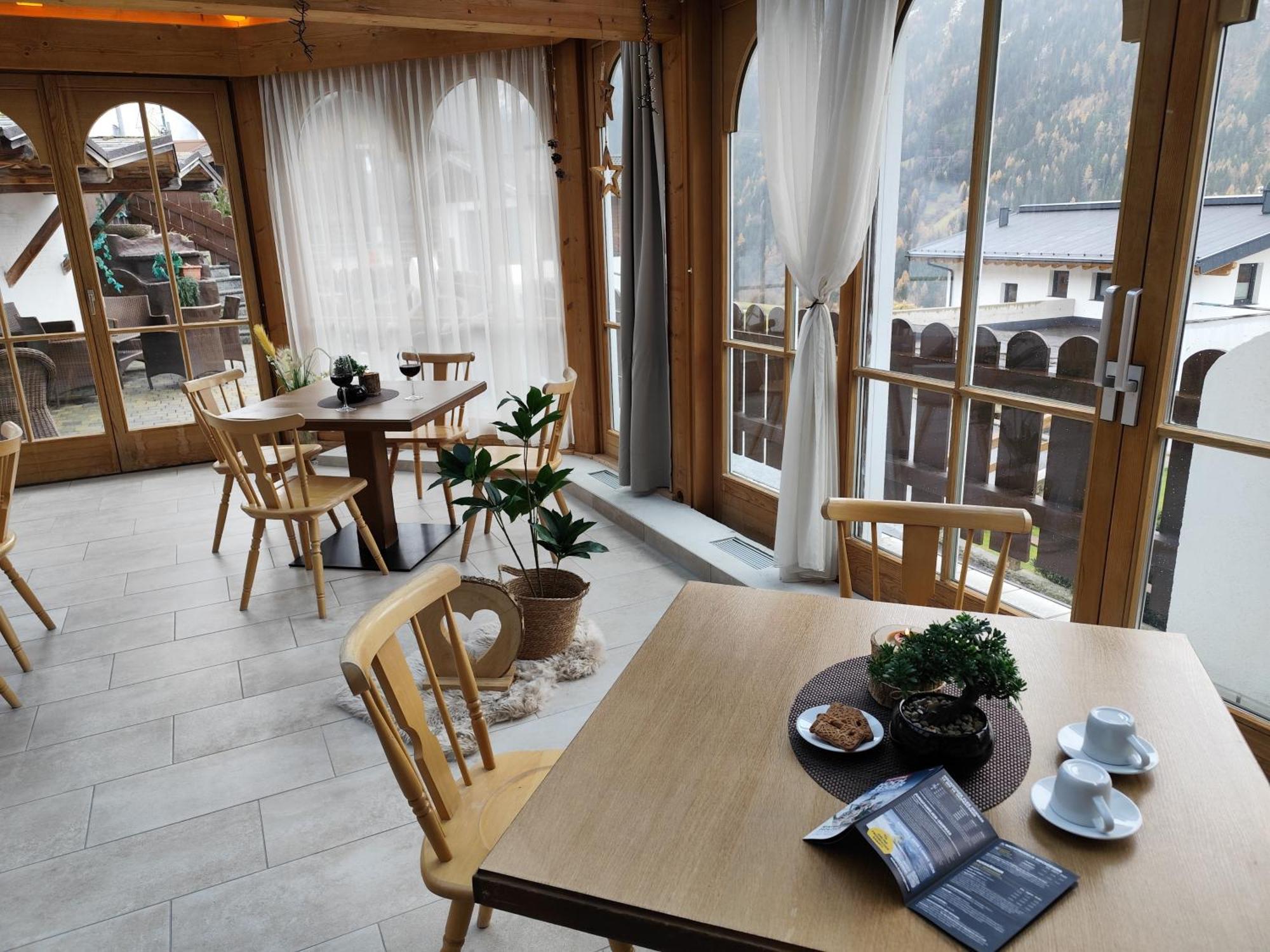 Pitztal Living Aparthotel Jerzens Buitenkant foto